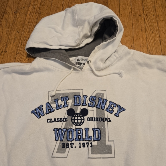 🆕️3/$30🎄Disney Hoodie - Picture 2 of 7